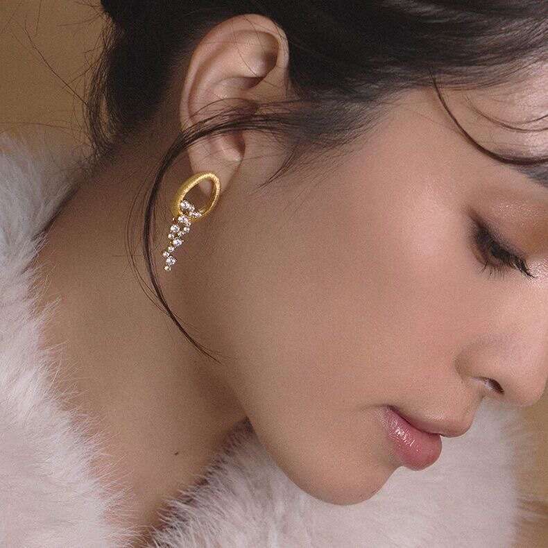 Qiongyu Light "Star Waterfall" tassel feminine temperament inlaid with zircon design, dynamic earrings