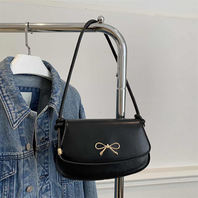Free Delivery Designer Bag Korean Underarm For Women 2025 New Trendy Fashionable Hand Held Small Square With Niche Design And Western Style Crossbody 