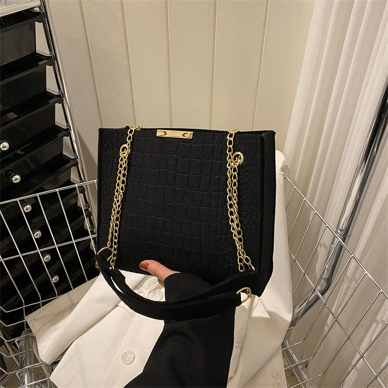 Top quality brand new free delivery designer bag fashion chain tote bag, multifunctional texture crocodile pattern temperament women's shoulder b