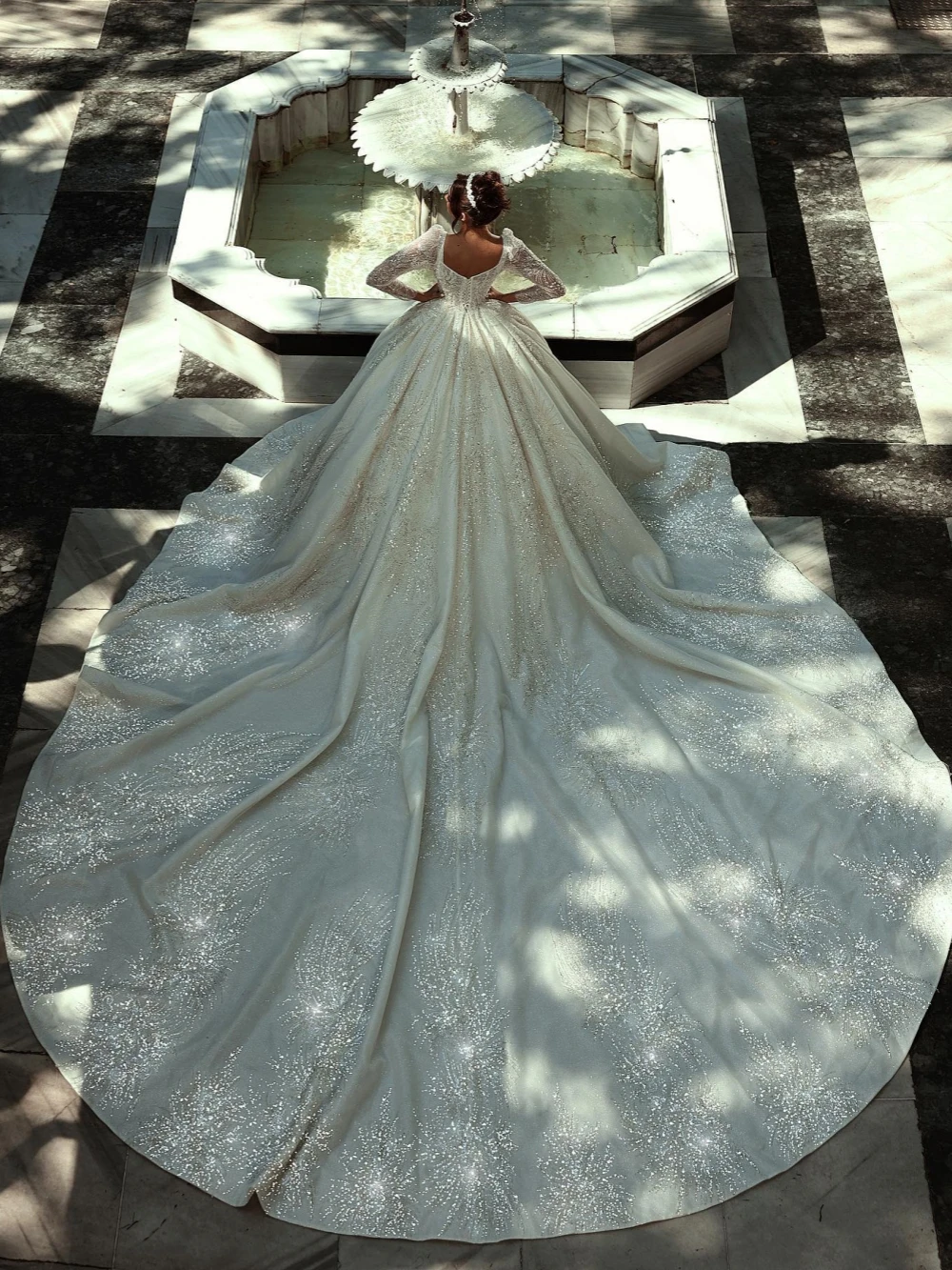 Gorgeous Ball Gown Wedding Dress Sweetheart Neck Long Sleeves Bridal Gowns Sequins Beaded Court Train Dresses Custom Made vestidos de novia