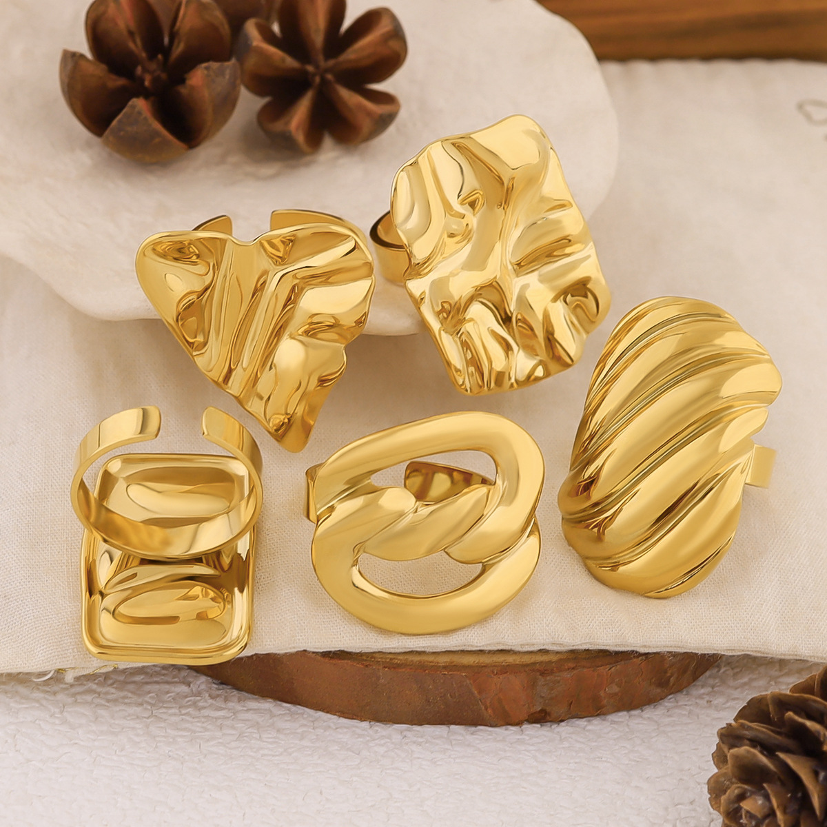 Sophisticated 18-Karat Yellow Gold Plate Hollow Ear Cuff Decorations Featuring Classic Shapes