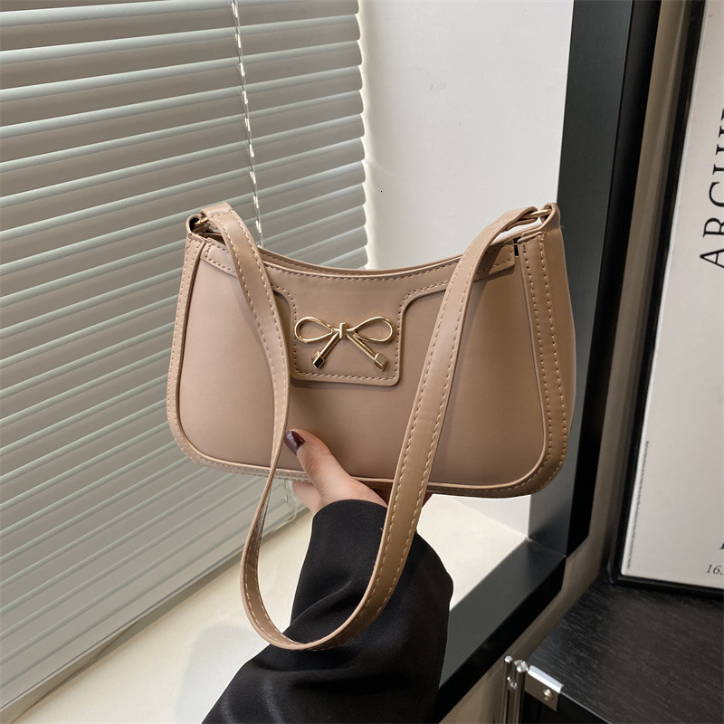 Free Delivery Designer Bag Fashion And Underarm 2025 Korean Edition Personalized Trendy Single Shoulder Texture Western Commuting Crescent Bag For Wom