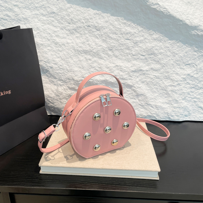 Women's Personality Rivet New Free Delivery Designer Bag 2025 New Korean Version Luxury Bag Fashionable Niche Design Versatile Exquisite Crossbod