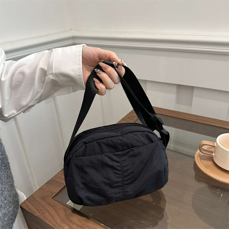 Free Delivery Designer Bag Nylon Crossbody New 2025 Women's Casual Shoulder Lightweight Large Capacity Small Cloth Luxury Bag