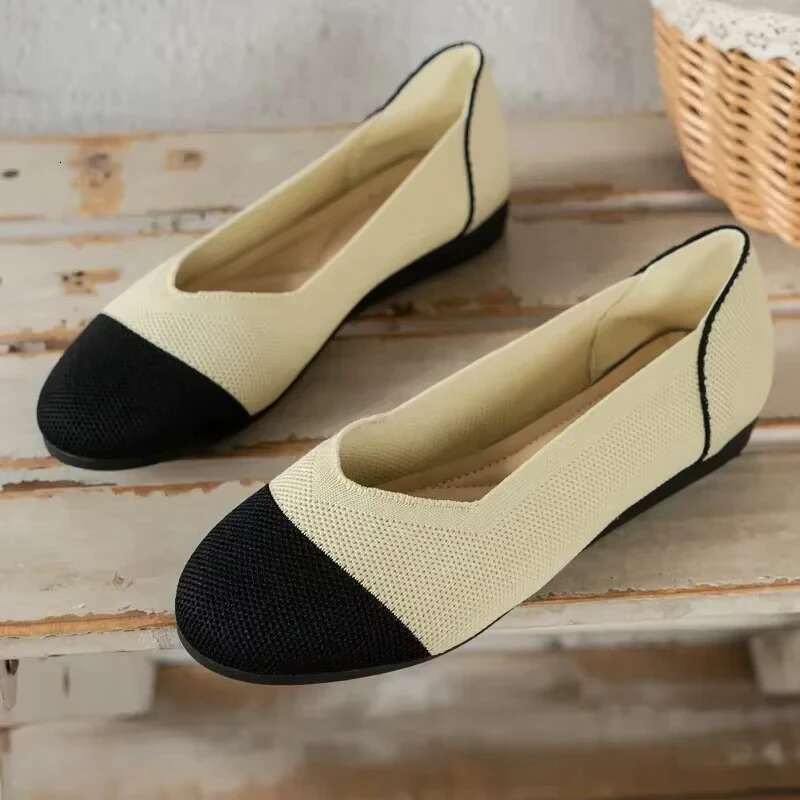 Breathable Mesh Flat New Pionted Toe Women's Slip on Casual Outdoor Plus Size Light Walking Shoes for Women