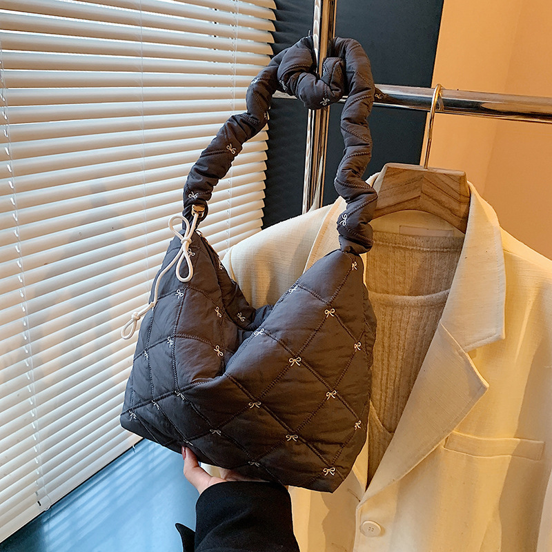 Free Delivery Designer Bag College Student Commuting Tote New 2025 Winter Women Ins Pleated Shoulder Crossbody For Women Luxury Bag