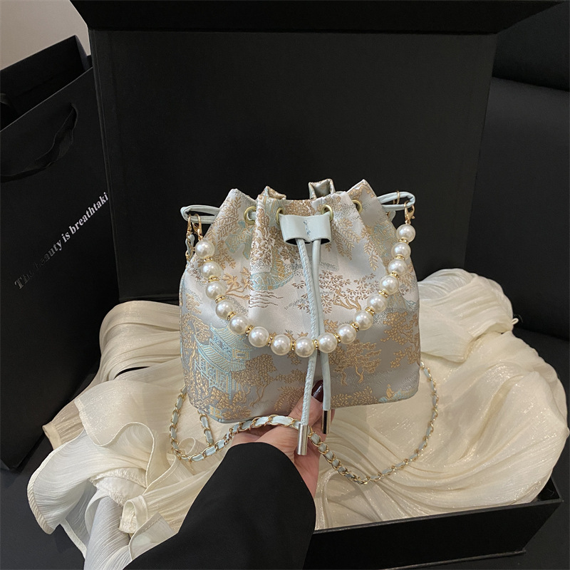 Chinese national bucket 2025 summer new designer embroidery antique versatile high-end style handbag Hanfu accessories crossbody bag