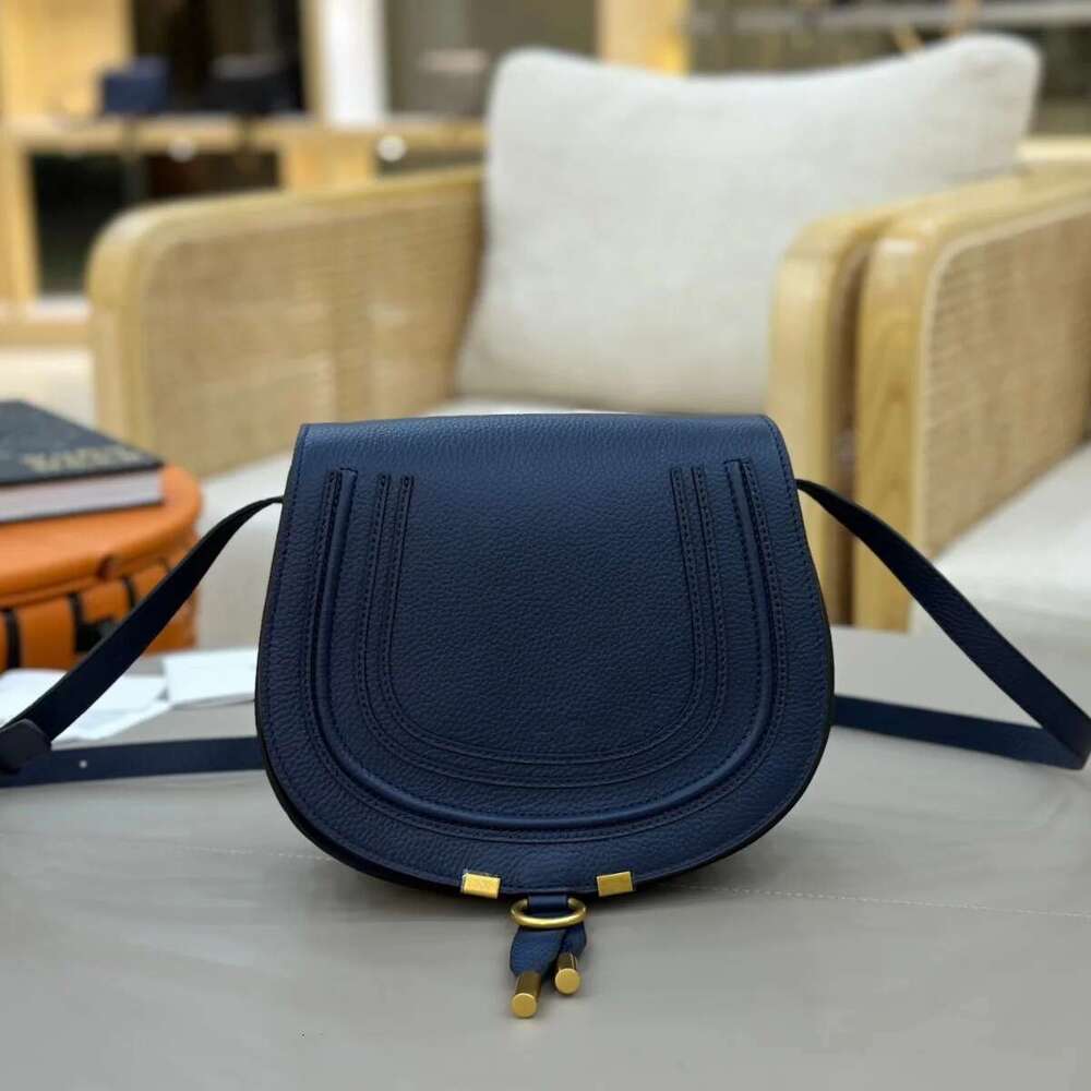 Classic Grain Cowhide Saddle Fashionable Flip Shoulder Crossbody High Quality Genuine Leather Ladies Commuting Bag