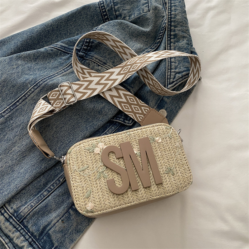 Texture Camera Women's Spring And Summer New Free Delivery Designer Bag Grass Woven Luxury Bag Fashionable Bag 2025 New Wide Shoulder Strap Cross