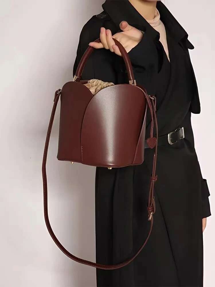 Large Capacity Fashion Women's Handbag Textured Leather Veet Bucket Lady Purse Shoulder Messenger Female Casual Bag