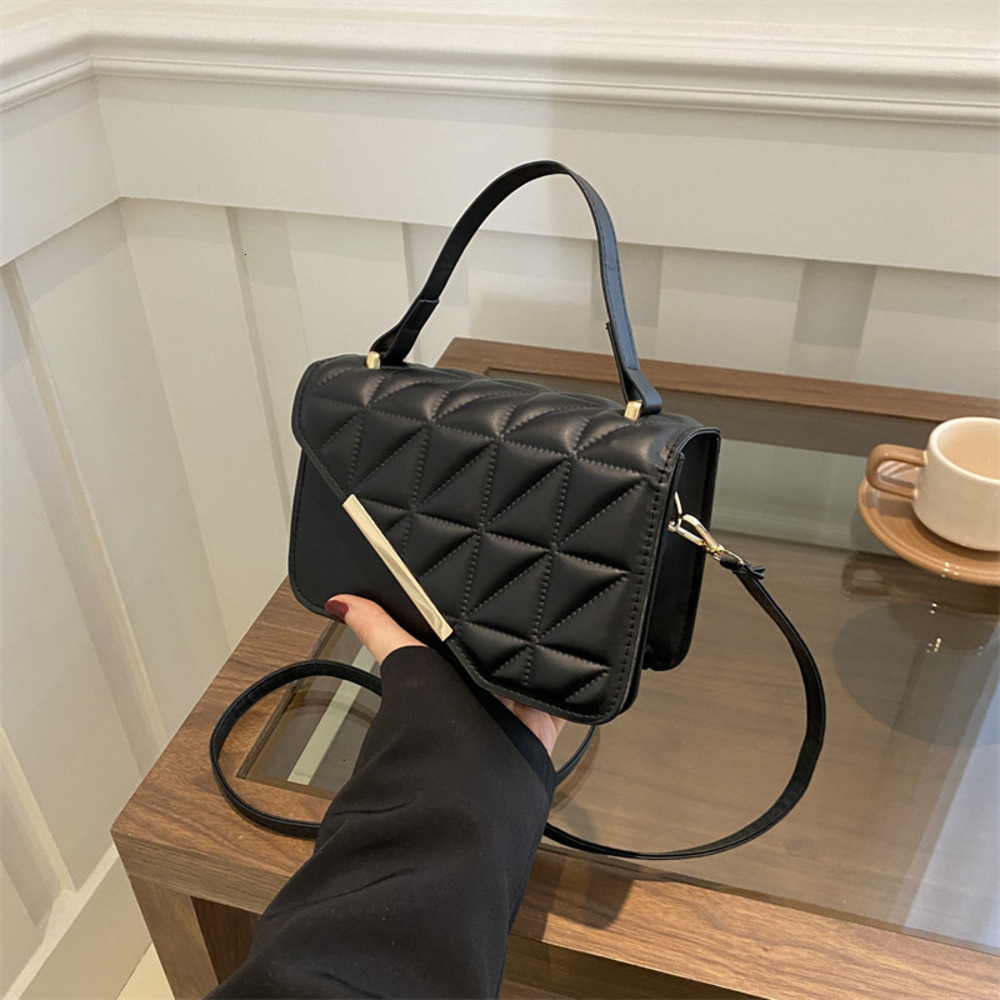 Versatile women's small square bag, 2025 summer popular new item, high-end texture chain crossbody bag