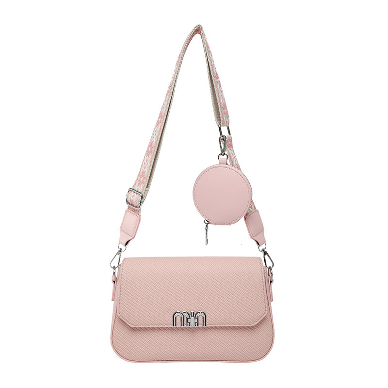 2025 new fashionable Korean niche small square with feminine temperament, versatile, simple, wide strap, single shoulder crossbody bag
