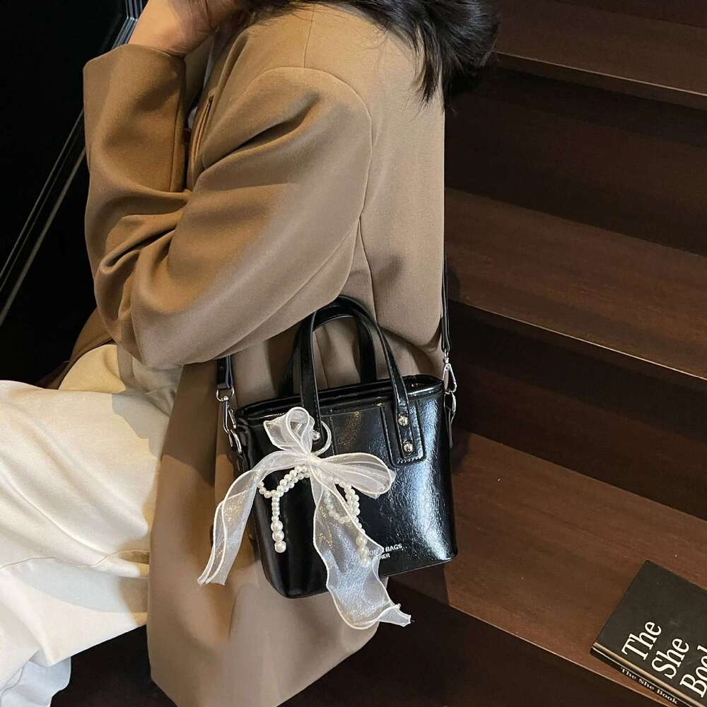 Niche Design Contrasting Color Portable Bucket Women's 2025 New Simple Shoulder Fashion Casual Commuter Messenger Bag