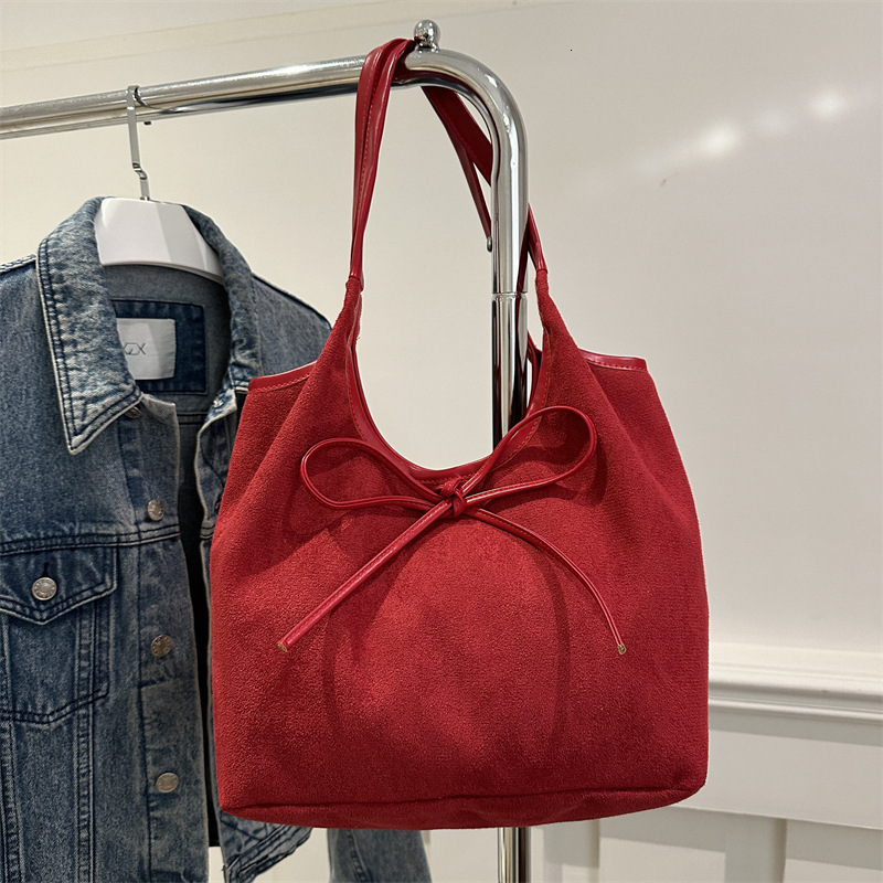 Free Delivery Designer Bag Outdoor Fashion Large Capacity Tote For Women 2025 New Autumn And Winter Style Armpit Niche Bow Single Shoulder Luxury Bag