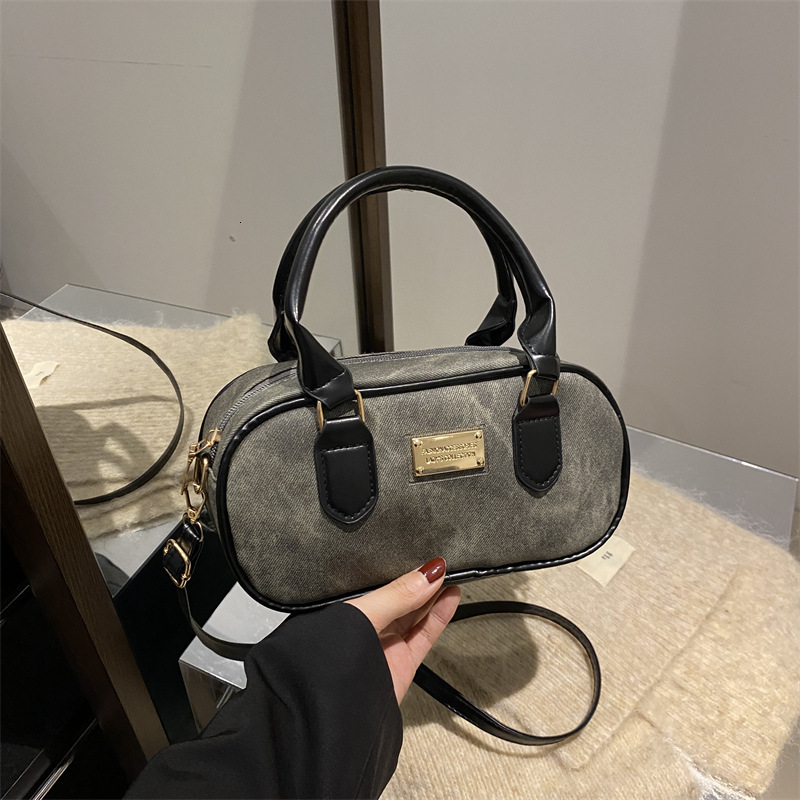 Free Delivery Designer Bag 2025 New Niche Design High End Feel Winter Women's Versatile Chain Crossbody Stylish Small Square Luxury Bag