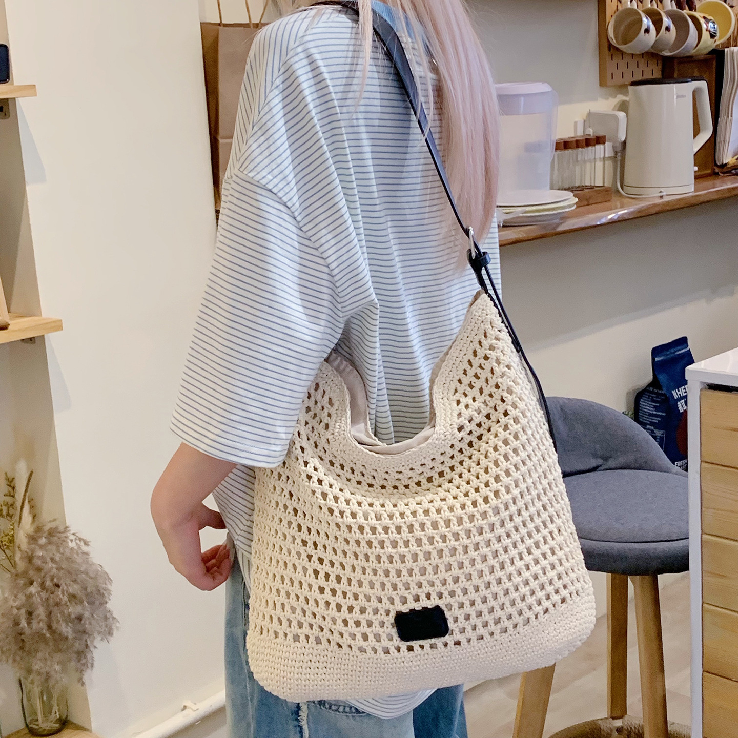 2025 new hollow woven large capacity forest lazy feng shui bucket for women, simple vacation style single shoulder crossbody bag