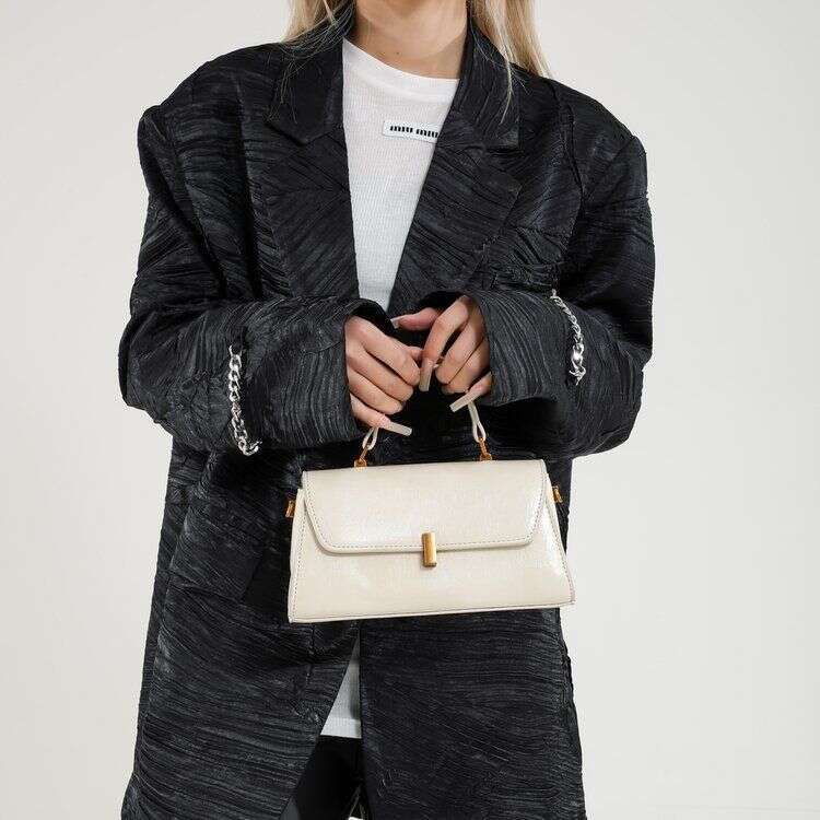 High end feeling light luxury popular hand-held small square bag 2025 new item niche fashion versatile women's crossbody bag trend