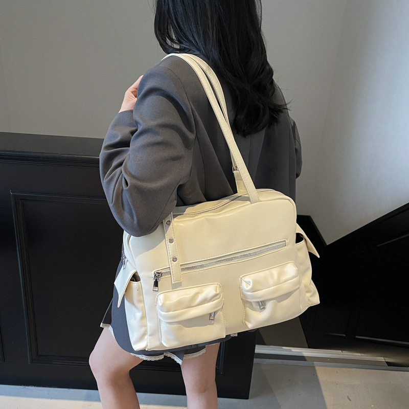 2025 New Personalized Soft Face Versatile Large Capacity Leisure Underarm for Women's Travel, Multi Pocket Single Shoulder Bag Trendy