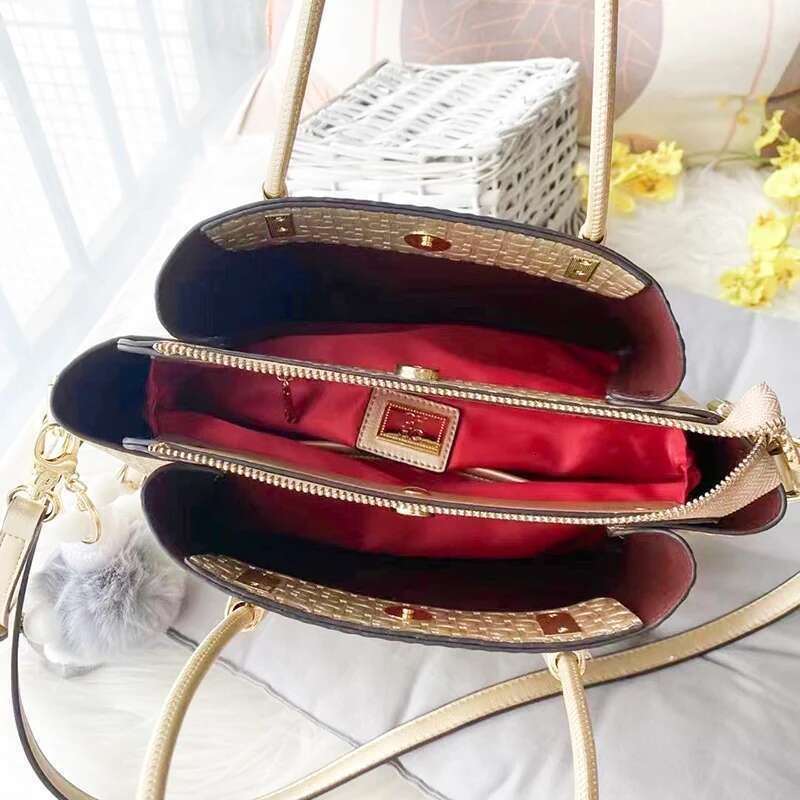 CH Letters Temperament Fashion Design Sense Hundred Brand Women's Bag Shopping Handbag Elegant Crossbody