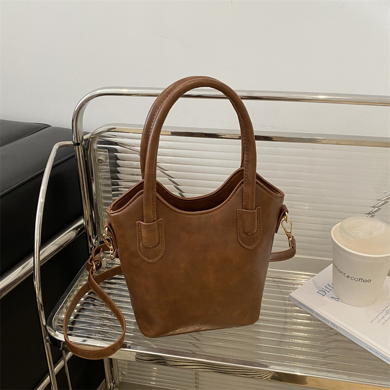 Free Delivery Designer Bag This Year's Popular Are Versatile For Women In Autumn And Winter 2025 New Crossbody With High End Feel Hand Held Bucke