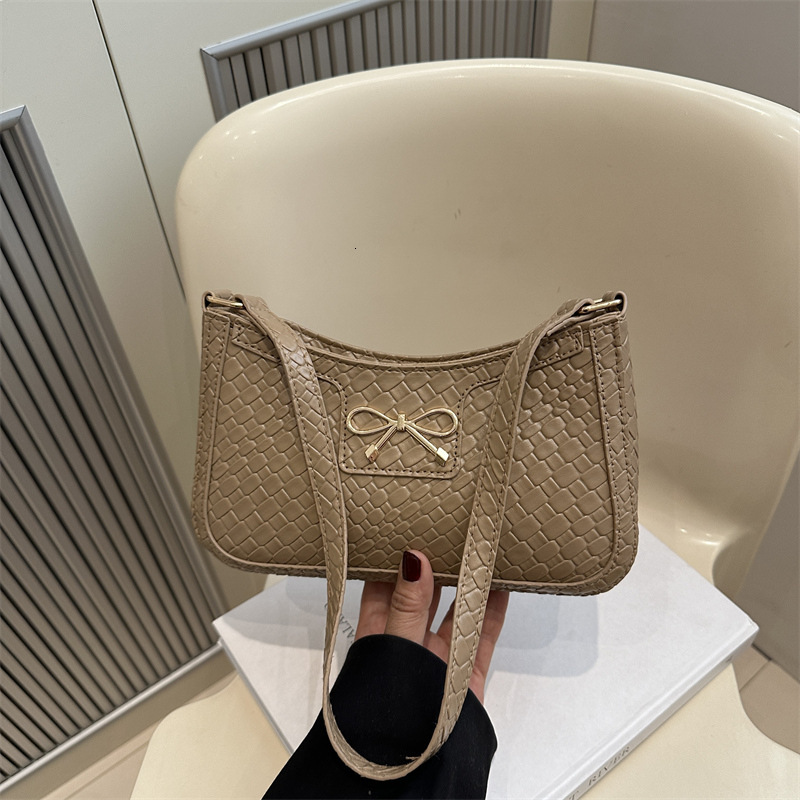Sweet Girl Heart New Free Delivery Designer Bag Weaving Pattern 2025 Spring New Simple Fashion Western Luxury Bag Style Bow Armband Shoulder Bag Premi