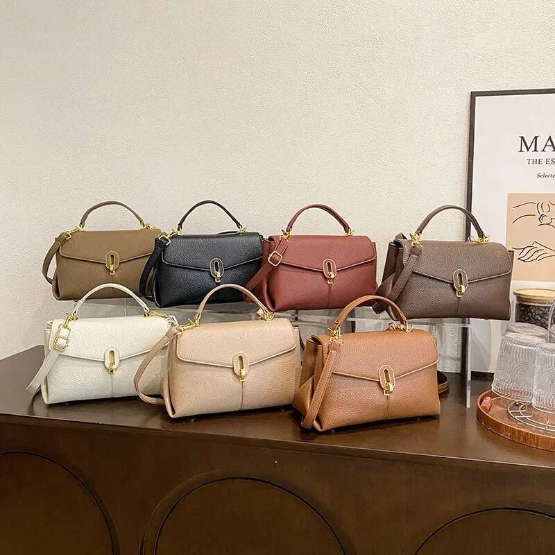 2025 Women's Light Fashionable Versatile Handbag A High - End Messenger Bag With Ample Capacity And Chic Design