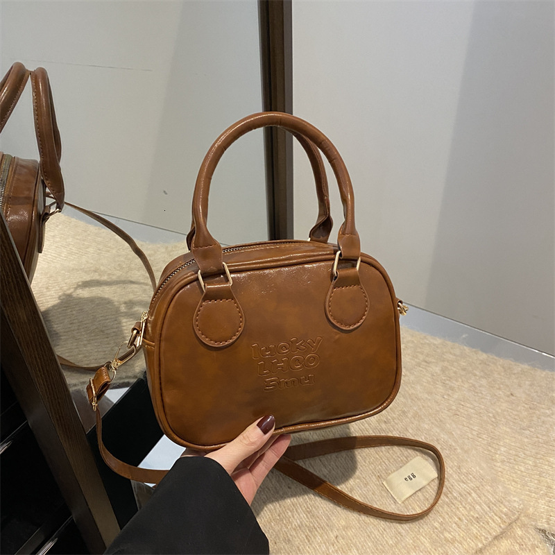 Free Delivery Designer Bag This Year's Popular Versatile Hand Held Small Square 2025 New Winter Fashion Niche Korean Solid Color Single Shoulder 