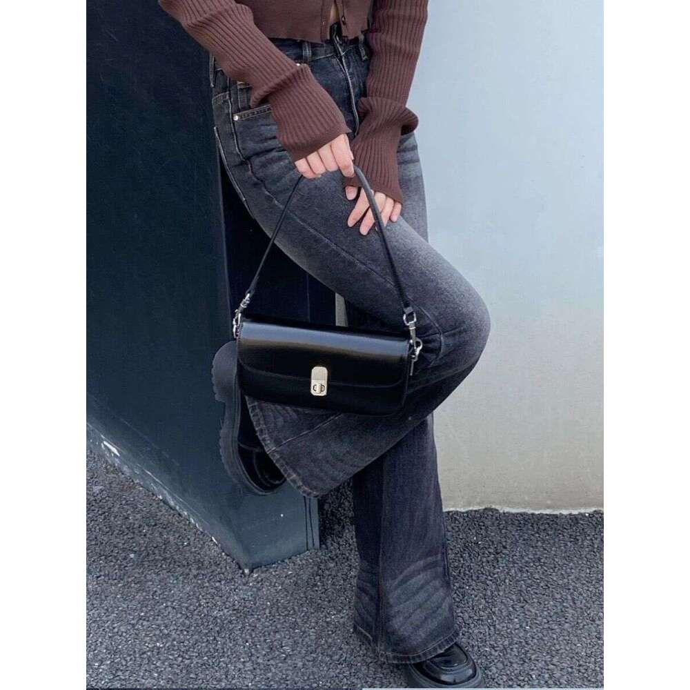 High quality single shoulder crossbody bag for women 2025 new item underarm handheld autumn and winter soft leather black baguette design