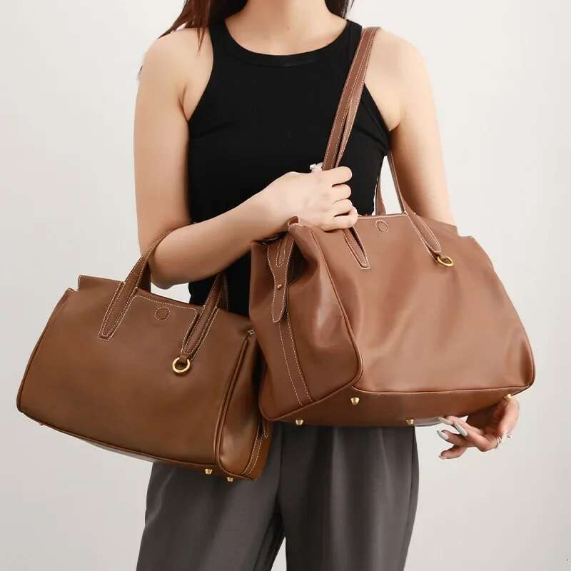Women's Vintage Large Capacity Leather Travel Commuter Business Single Shoulder Celebrity Style Hand Feel Bag