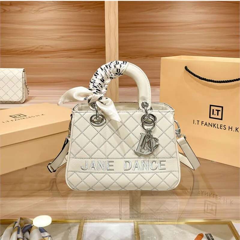Brand Women's Handbag 2025 New Autumn And Winter High-End Texture Designer Light Dia Grid Single Shoulder Crossbody