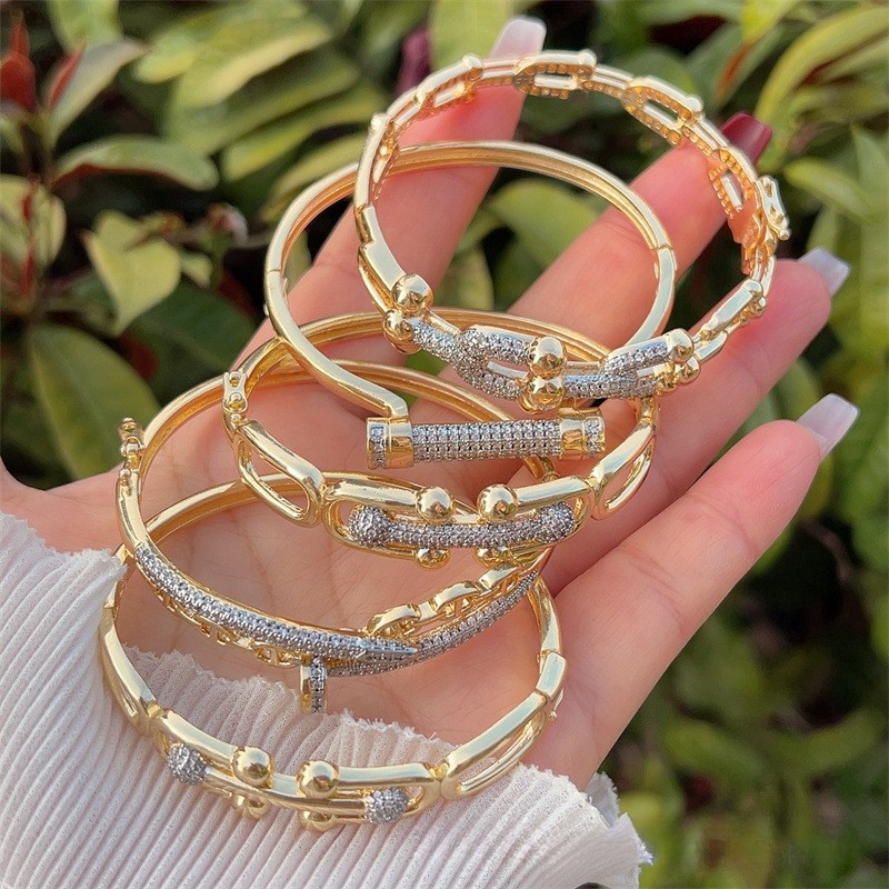 Fashion multi-style copper-plated 18K gold inlaid with full-diamond Mosang stone original advanced new bracelet to buy bracelets to send rings suitabl