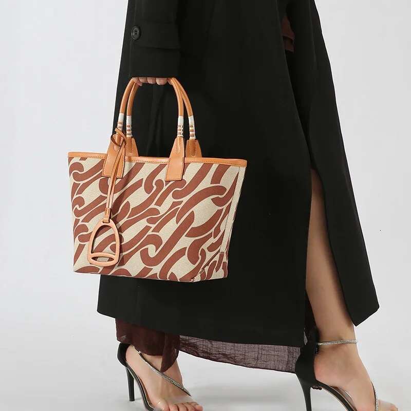 Tote Shoulder Crossbody Bags Knitting New In Handbag Cute Commuting Versatile High Brand Genuine Women Fashion 2025 Trend
