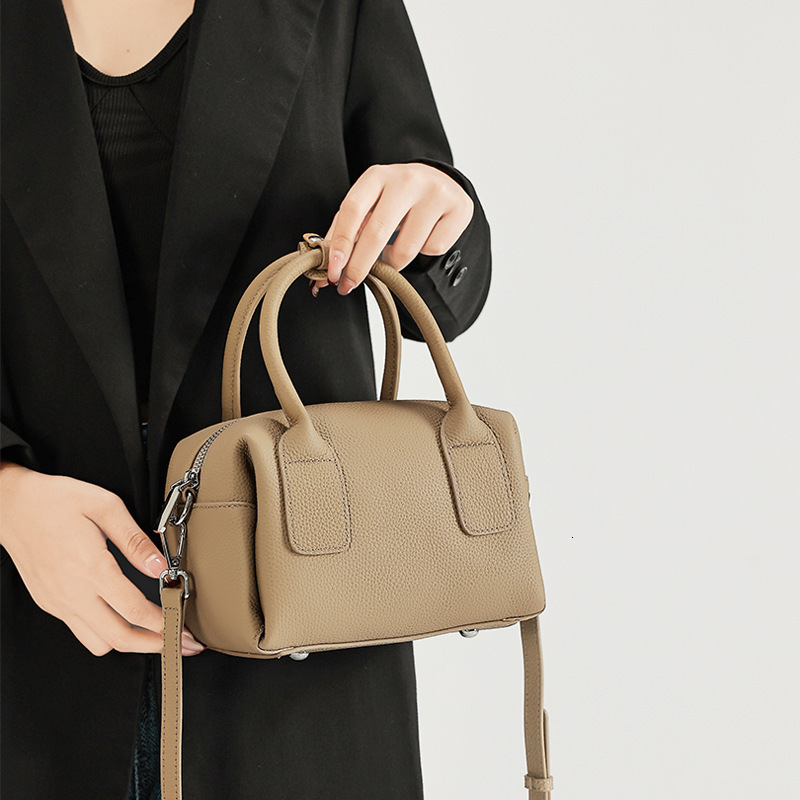 2025S designer niche design women Boston handbag new fashionable casual shoulder simple and versatile commuting crossbody bag