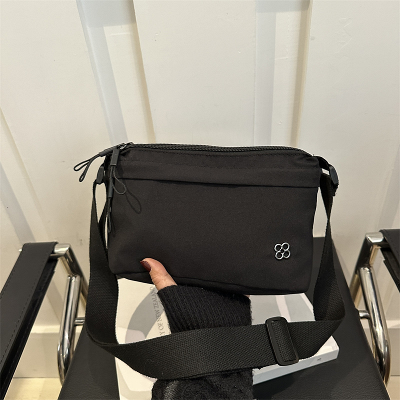 Free Delivery Designer Bag 2025 Simple Large Capacity Korean Single Cross Shoulder Women's Fashion Bag Winter Versatile Leisure Luxury Bag