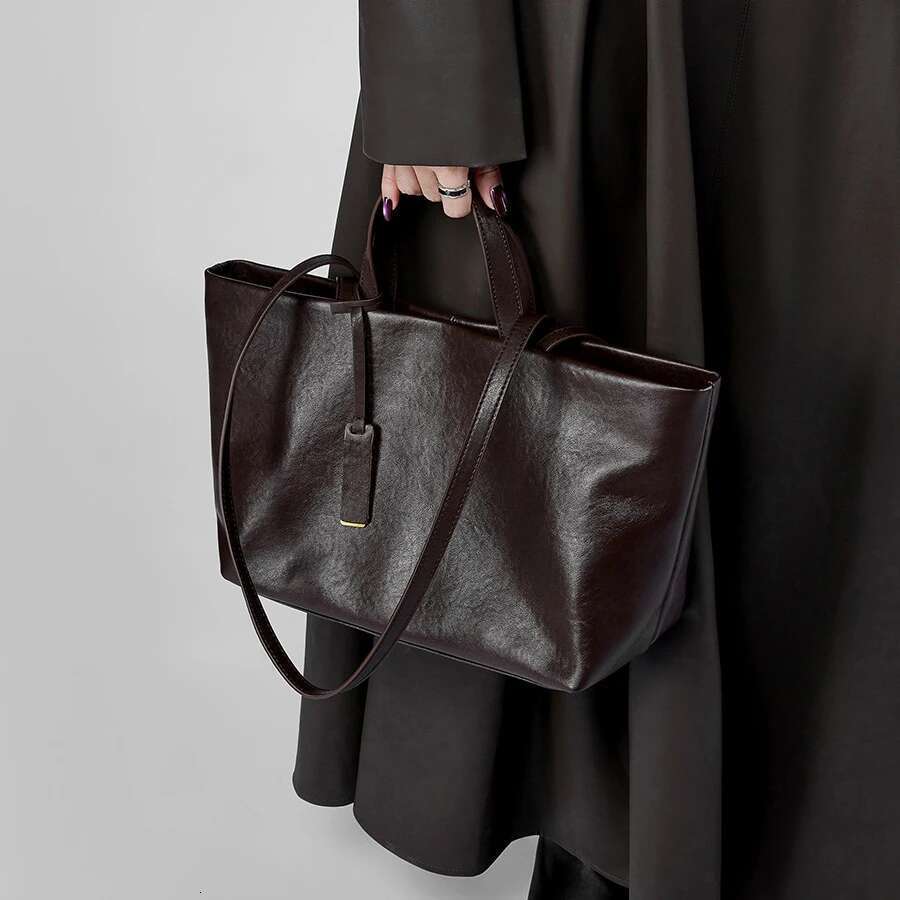 Designer Large Capacity Square Shoulder Fashion Cowhide Handbag High End Genuine Leather Shopping Underarm Bag