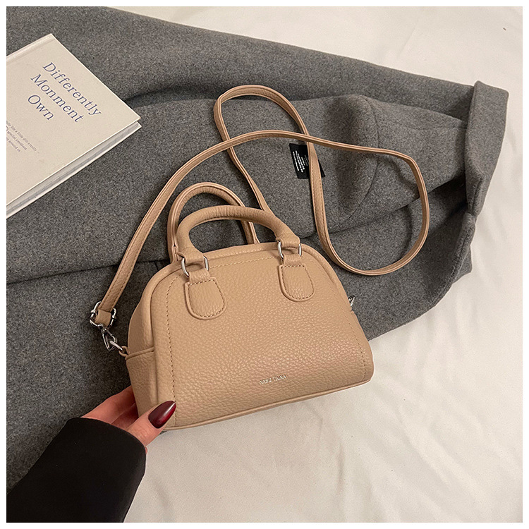 Free shipping on 2025 new designer bags Advanced handbag for women fashionable trendy bowling casual and simple single shoulder bag mini shell bag
