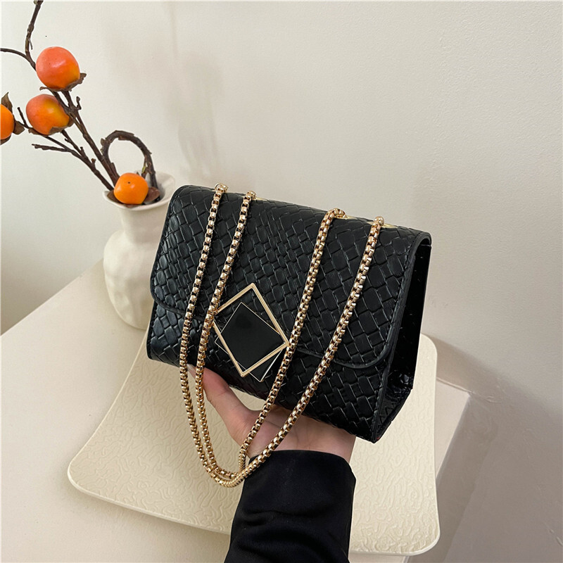 Fashion Women's 2025 New Melon Luxury Bag Seed Pattern Buckle Chain Small Square Casual New Free Delivery Designer Bag Mobile Phone Bag With High