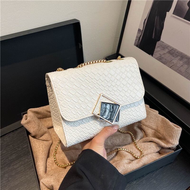 Fashion Women's 2025 New Melon Luxury Bag Seed Pattern Buckle Chain Small Square Casual New Free Delivery Designer Bag Mobile Phone Bag With High