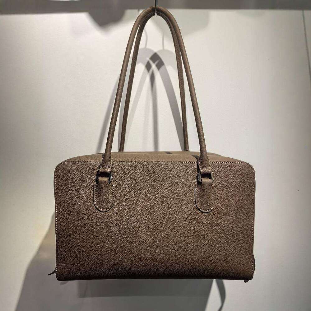 Tote Bag Commuting Female Niche Early Autumn New High End Leather Women S Tote French Cowhide Armpit Shoulder Bag KQ