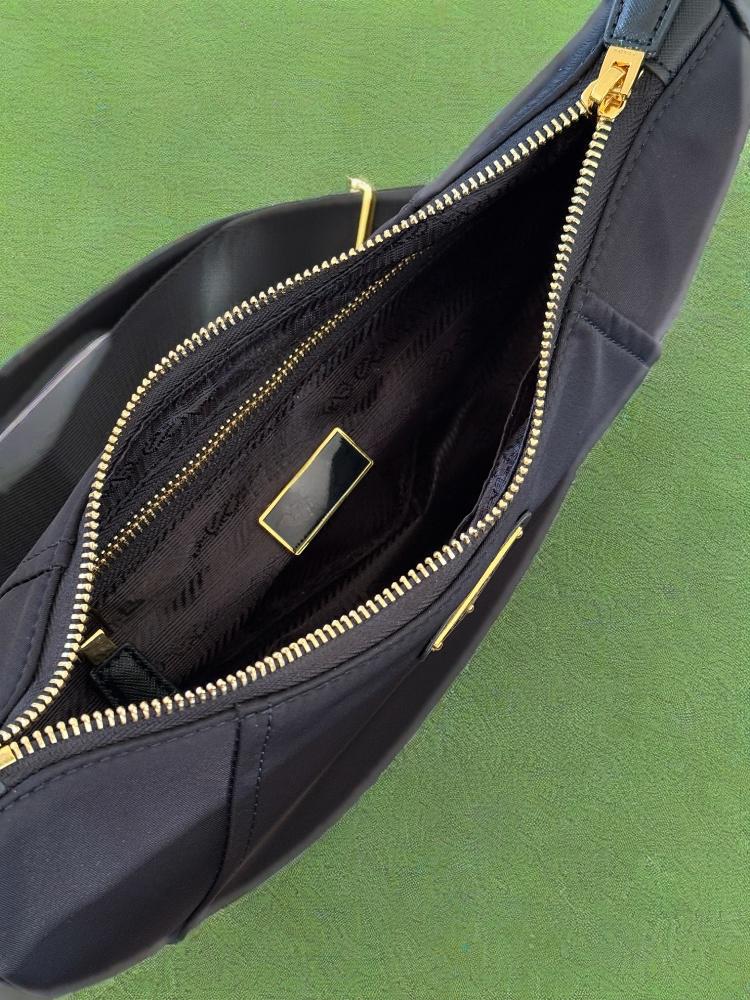 French niche bag fashion new versatile high-end crescent texture single shoulder crossbody bag armpit bag Sling bag