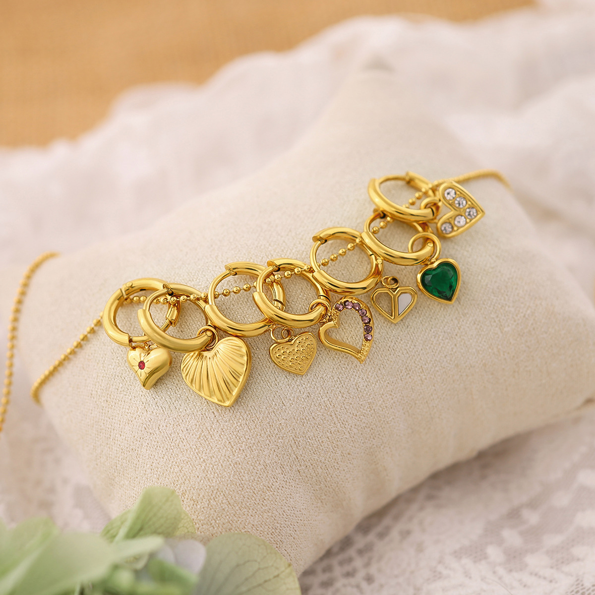 Chic Feminine Accessory: Vintage-Inspired Yellow-Golden Hearts Adorned by Brilliance