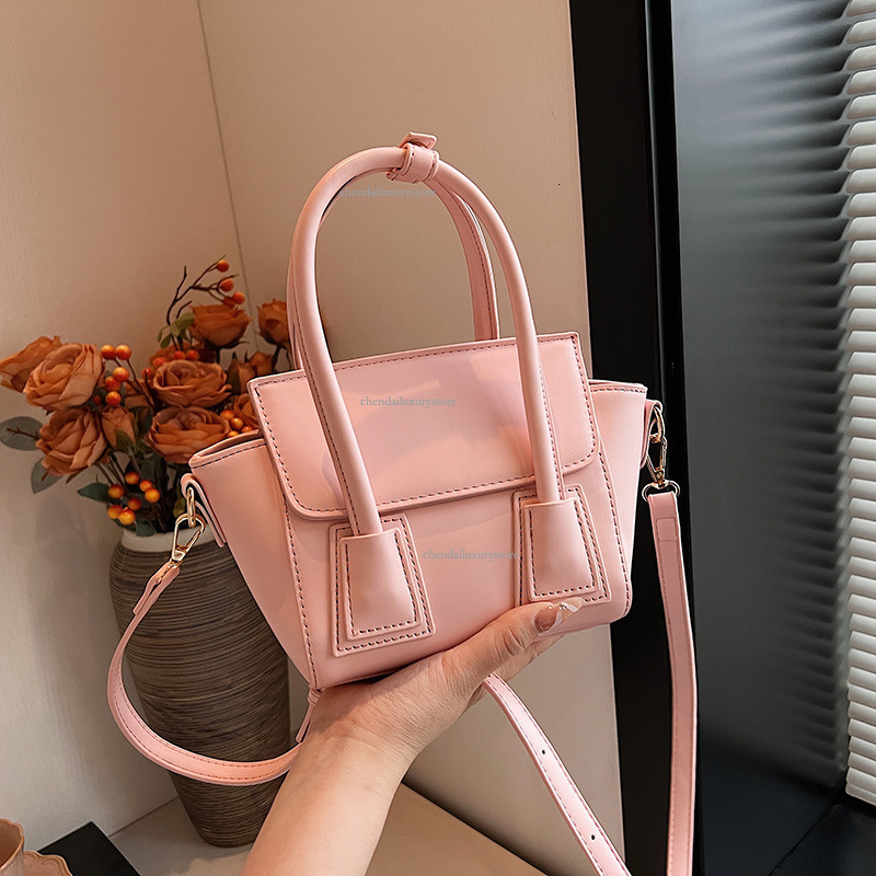 2025 Women's Simple Shoulder Bag Free Shipping Fashionable High Texture Designer Handbag Handheld Bucket Bag Underarm Crossbody Bag Workplace Lux