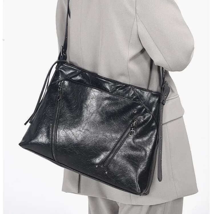 European/American Oil Wax Leather Square Large Capacity Shoulder Light Fashion High-End Feeling Crossbody Bag