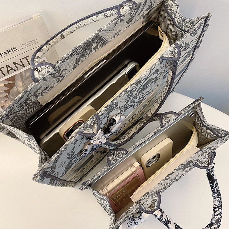 Free shipping on 2025 new designer bags Advanced banquet handbag for women embroidered scarf fashion large capacity canvas tote bag