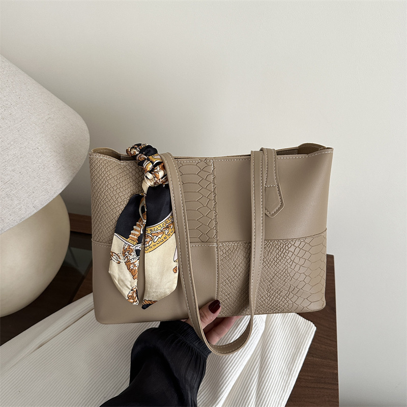 2025 Spring/summer Underarm Women's New Trendy Commuter Shoulder Large Capacity Luxury Bag Tote New Free Delivery Designer Bag Bag Fashionable