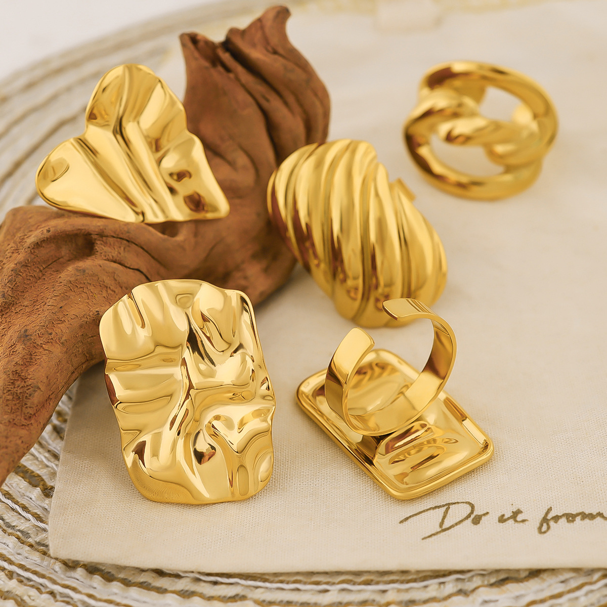 Sophisticated 18-Karat Yellow Gold Plate Hollow Ear Cuff Decorations Featuring Classic Shapes