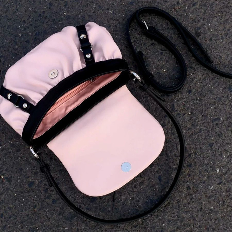 New free delivery designer bag 2025 summer pink bow women's crossbody bag sweet pleated cloud bag shoulder bag student casual small square bag