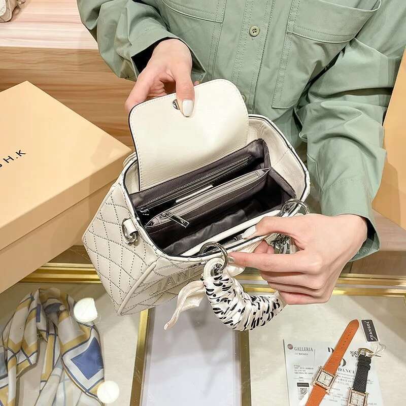 Brand Women's Handbag 2025 New Autumn And Winter High-End Texture Designer Light Dia Grid Single Shoulder Crossbody