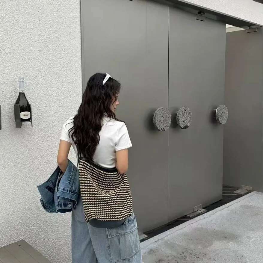 High Quality Designer Bags 2025 Summer New Casual Generous Fur With First-Layer Cowhide Bucket Lazy Commuter Shoulder Bag Luxury Bag