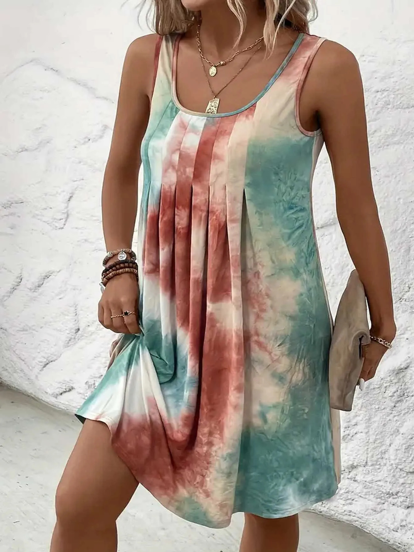 Plus size womens fashionable casual elegant bohemian style tie dye sleeveless round neck pleated dress 250506